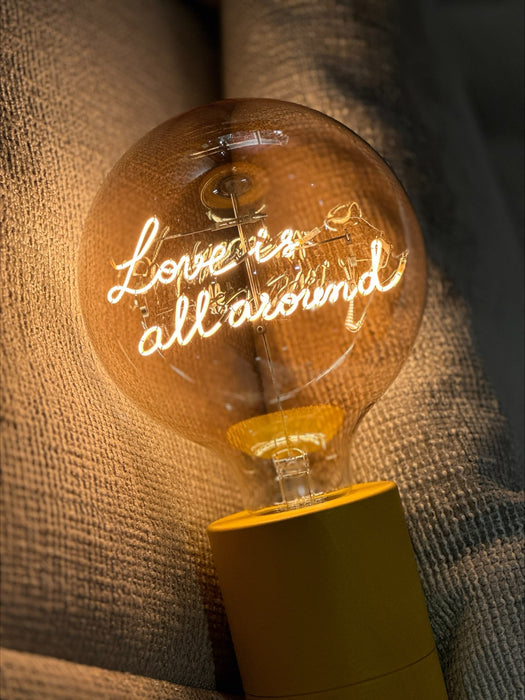 Dekorative Lampe „Love is All Around“ – verkabelt