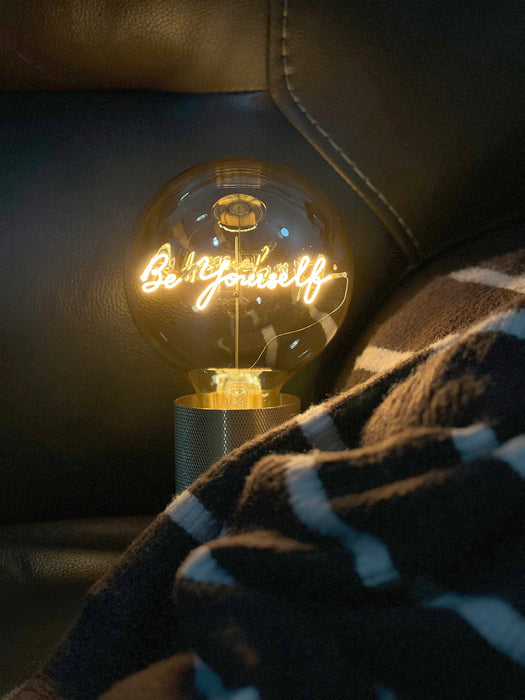 Dekorative Lampe „Be Yourself“ – verkabelt